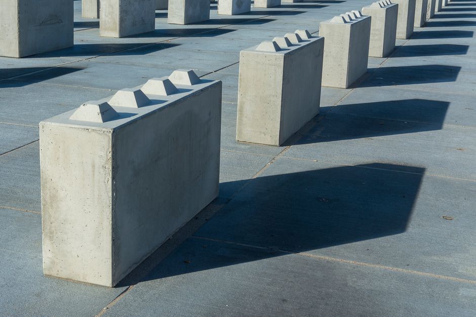 Czy bloczki typu LEGO to sposób na błyskawiczne wzniesienie wiaty i murku?